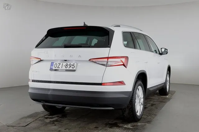 Skoda Kodiaq 1.5 TSI ACT Style DSG Autom. *7-paikkainen / Lisälämmitin / Vetokoukku / Navigointi / Sähköpenkit muistilla / Sähkötoiminen takaluukku* - Autohuumakorko 1,99%+kulut - Image 4